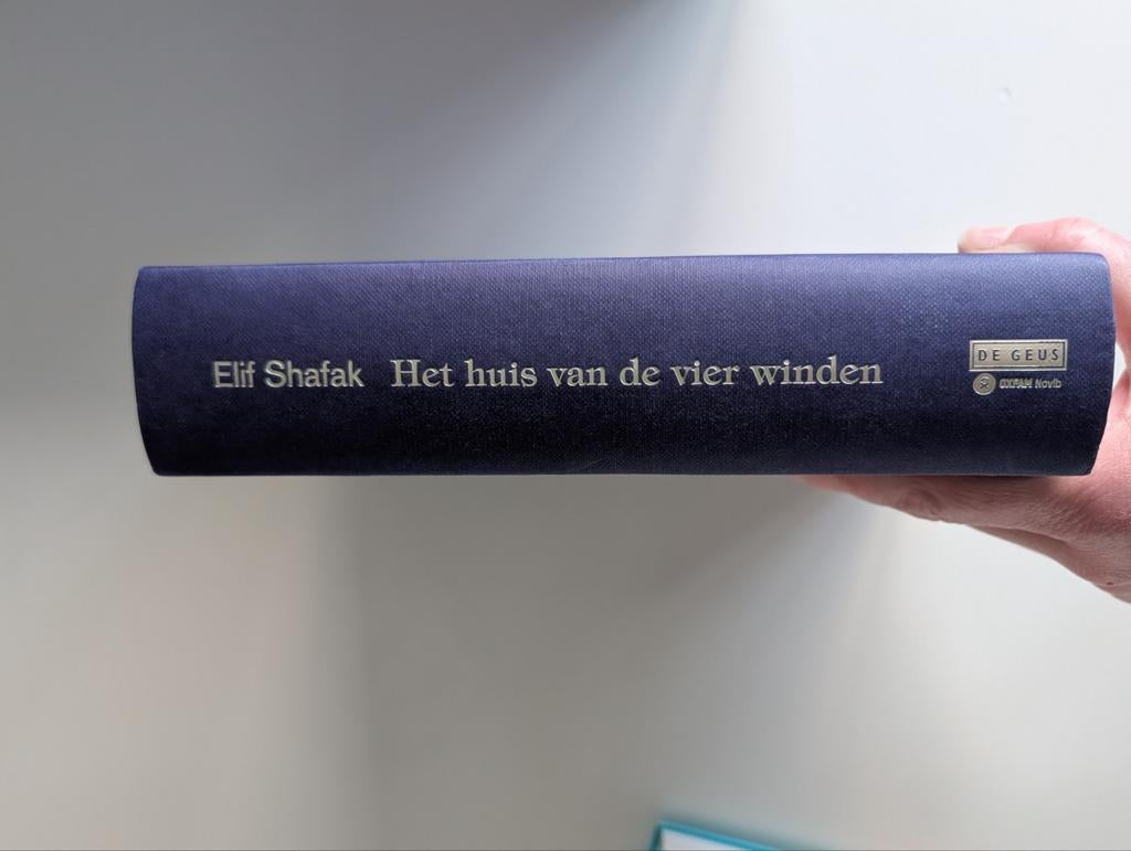 Elif Shafak - Het huis van de vier winden - Hardcover, Ophalen of Verzenden, Zo goed als nieuw, Elif Shafak, Europa overig