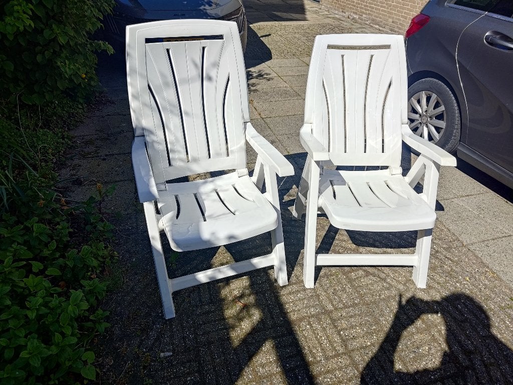 2 witte Curver verstelbare (standen) tuinstoelen, Ophalen, Gebruikt, Kunststof, Verstelbaar