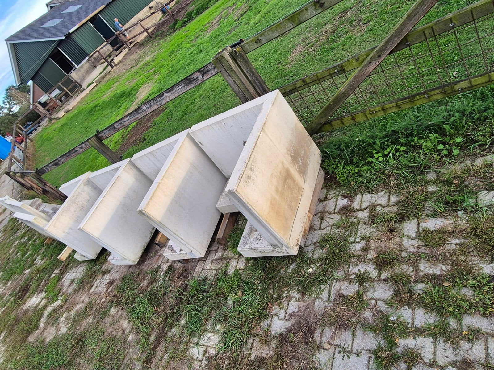 Foto 2 van Betonnen hoek-elementen voor diverse toepassingen