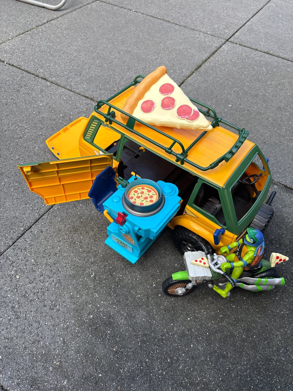 TMNT Pizza Van met actiefiguur en motor, Kinderen en Baby's, Speelgoed | Speelgoedvoertuigen, Ophalen, Gebruikt