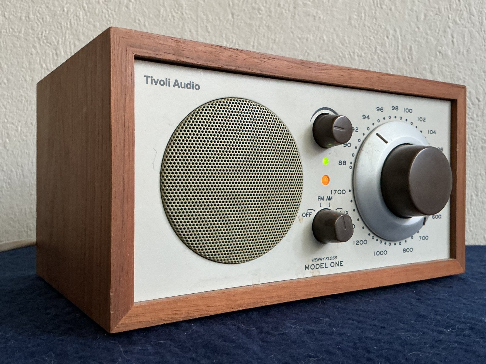 TIVOLI model one, Ophalen of Verzenden, Zo goed als nieuw, Transistorradio