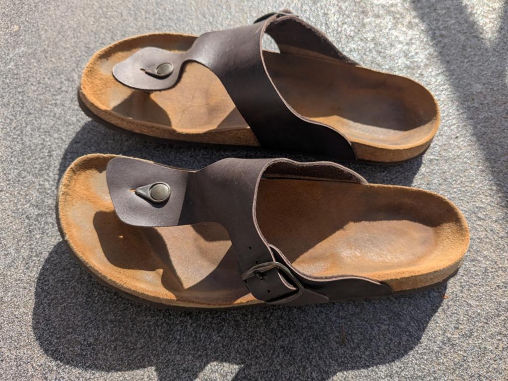 Bruine slippers maat 46, Ophalen of Verzenden, Gedragen, Bruin, Slippers