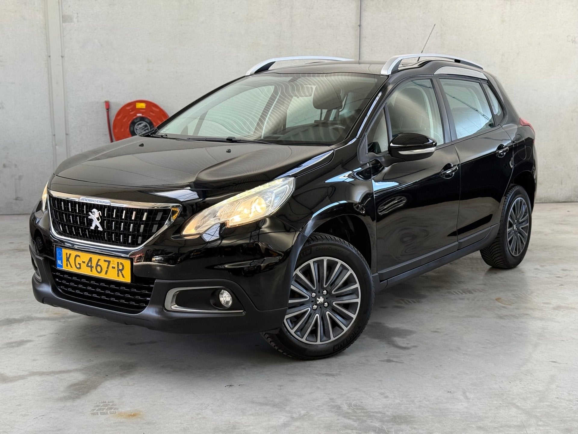 Foto 3 van Peugeot 2008 1.2 PureTech Blue Lion NAP Pano Navi Cruise Zee