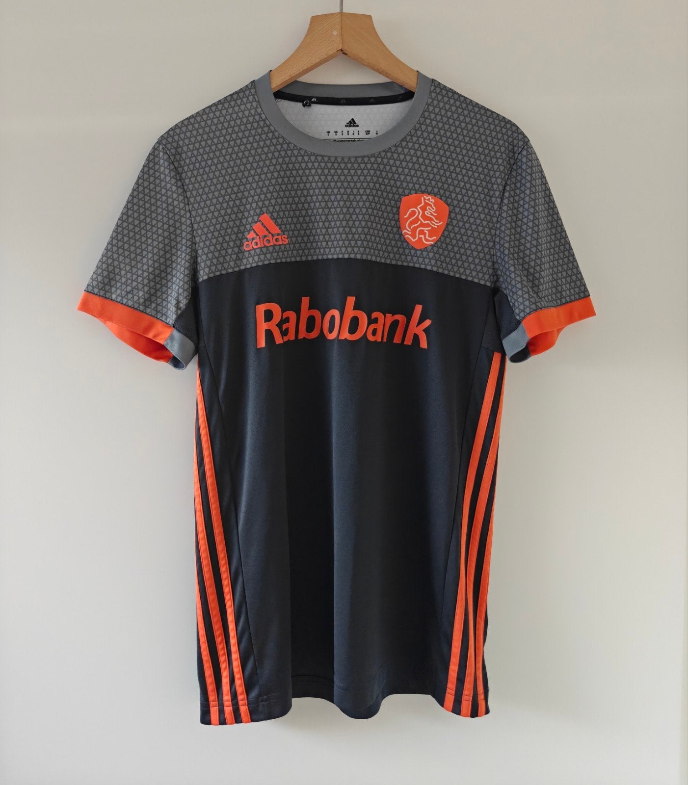 Adidas KNHB Nederlands Elftal Hockey Trainingsshirt - Maat S, Zwart, Overige typen, Ophalen of Verzenden, Zo goed als nieuw