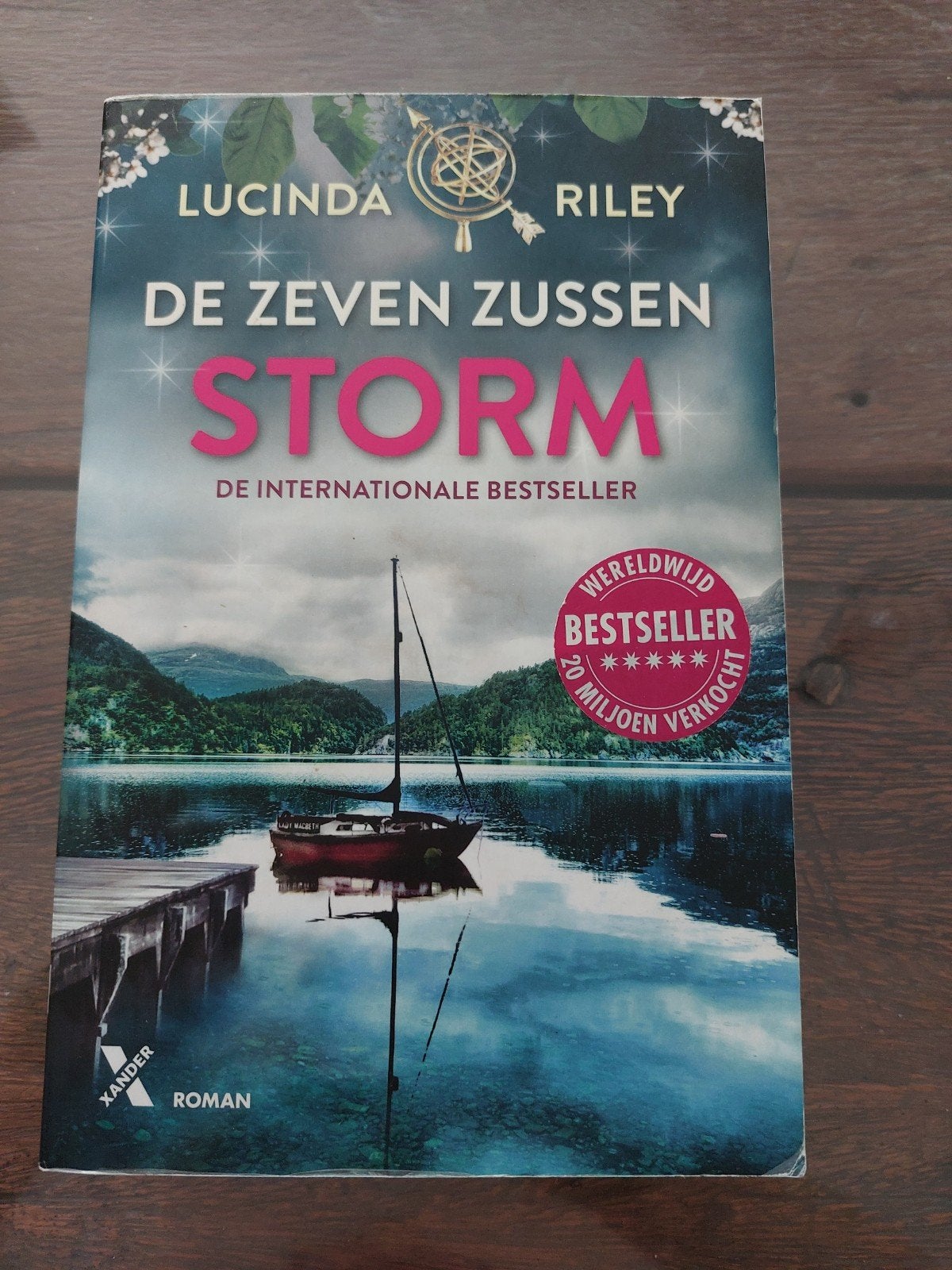 De Zeven Zussen - Storm (Lucinda Riley), Boeken, Romans, Ophalen of Verzenden, Gelezen, Lucinda Riley, Europa overig