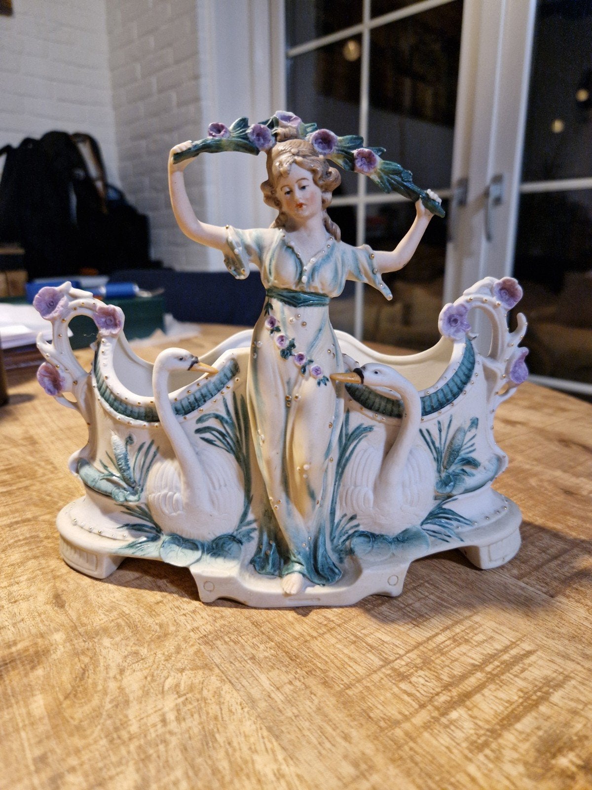Antieke Art Nouveau bloembak met vrouw en zwanen, Ophalen of Verzenden