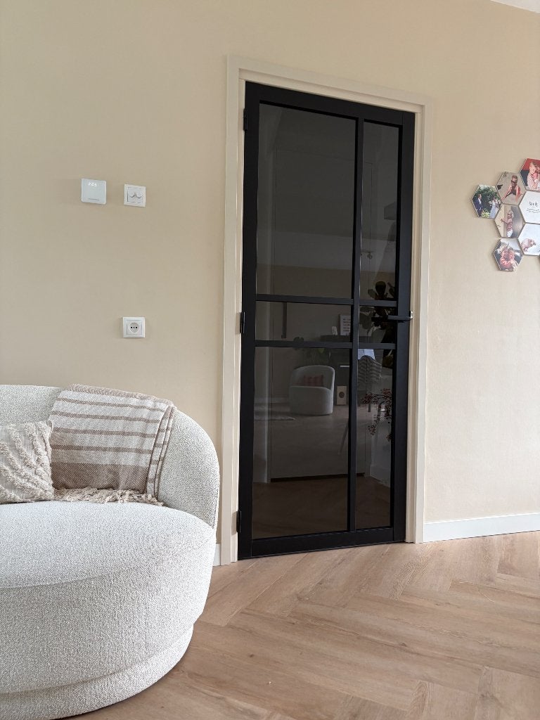 Bijna nieuw! Zwarte houten binnendeur met rookglas, Doe-het-zelf en Verbouw, Ophalen, 80 tot 100 cm, Binnendeur, Zo goed als nieuw