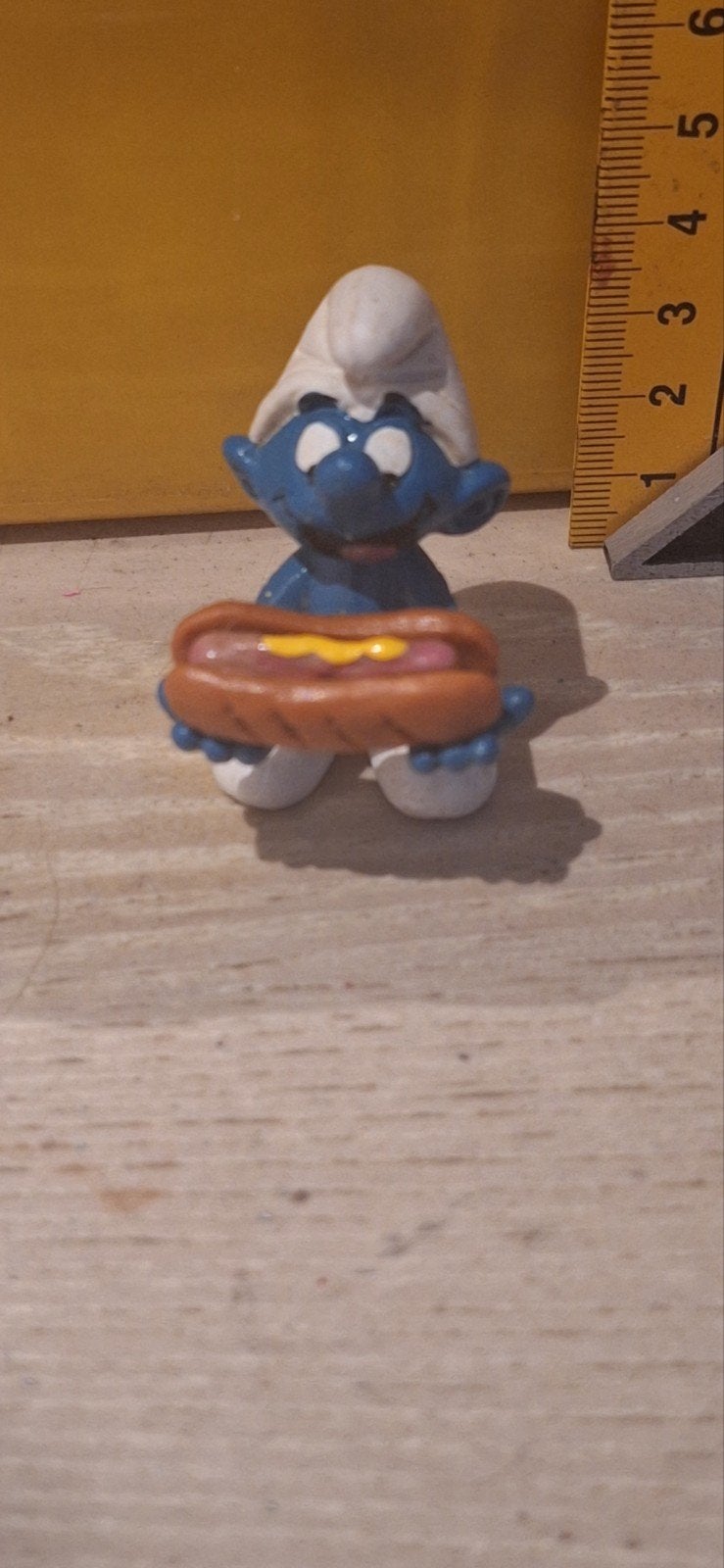 Smurf poppetje met hotdog (28.5), Verschillende Smurfen, ., Ophalen of Verzenden, Zo goed als nieuw