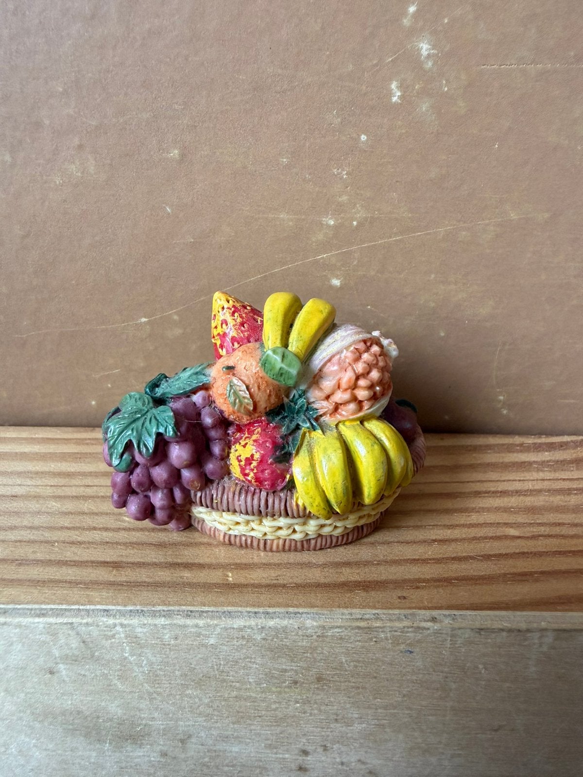 Fruit in schaal - hxbxd 4x5.5x3.8cm - resin, Ophalen of Verzenden, Zo goed als nieuw, Poppenhuis