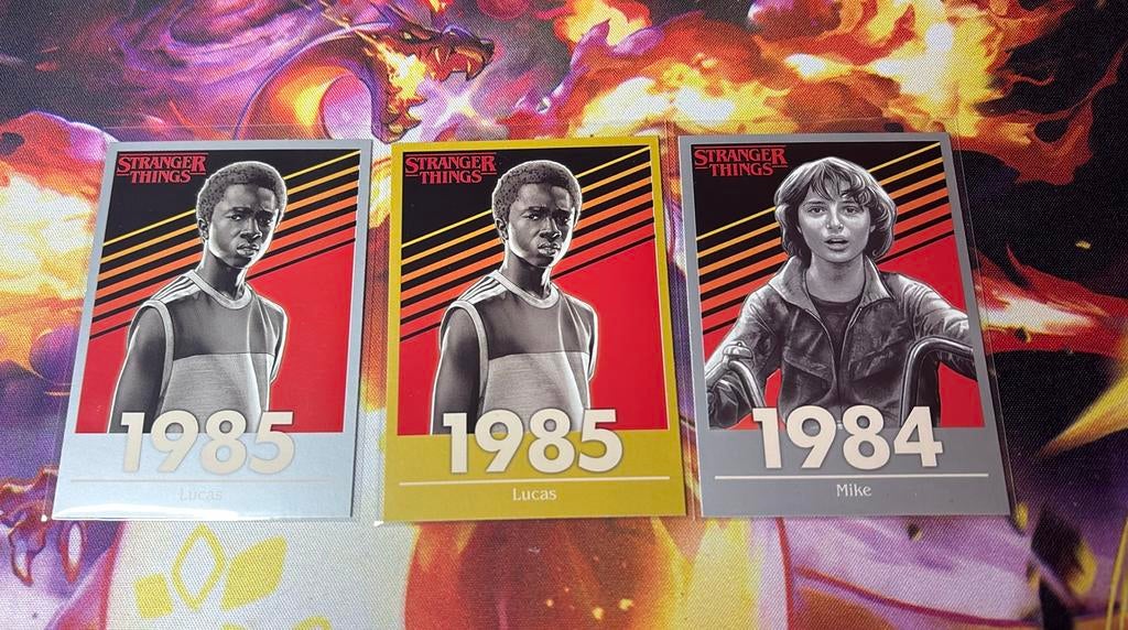 Panini Stranger Things Mike/Lucas Goud & Zilver Inserts, Ophalen of Verzenden, Nieuw, Meerdere plaatjes