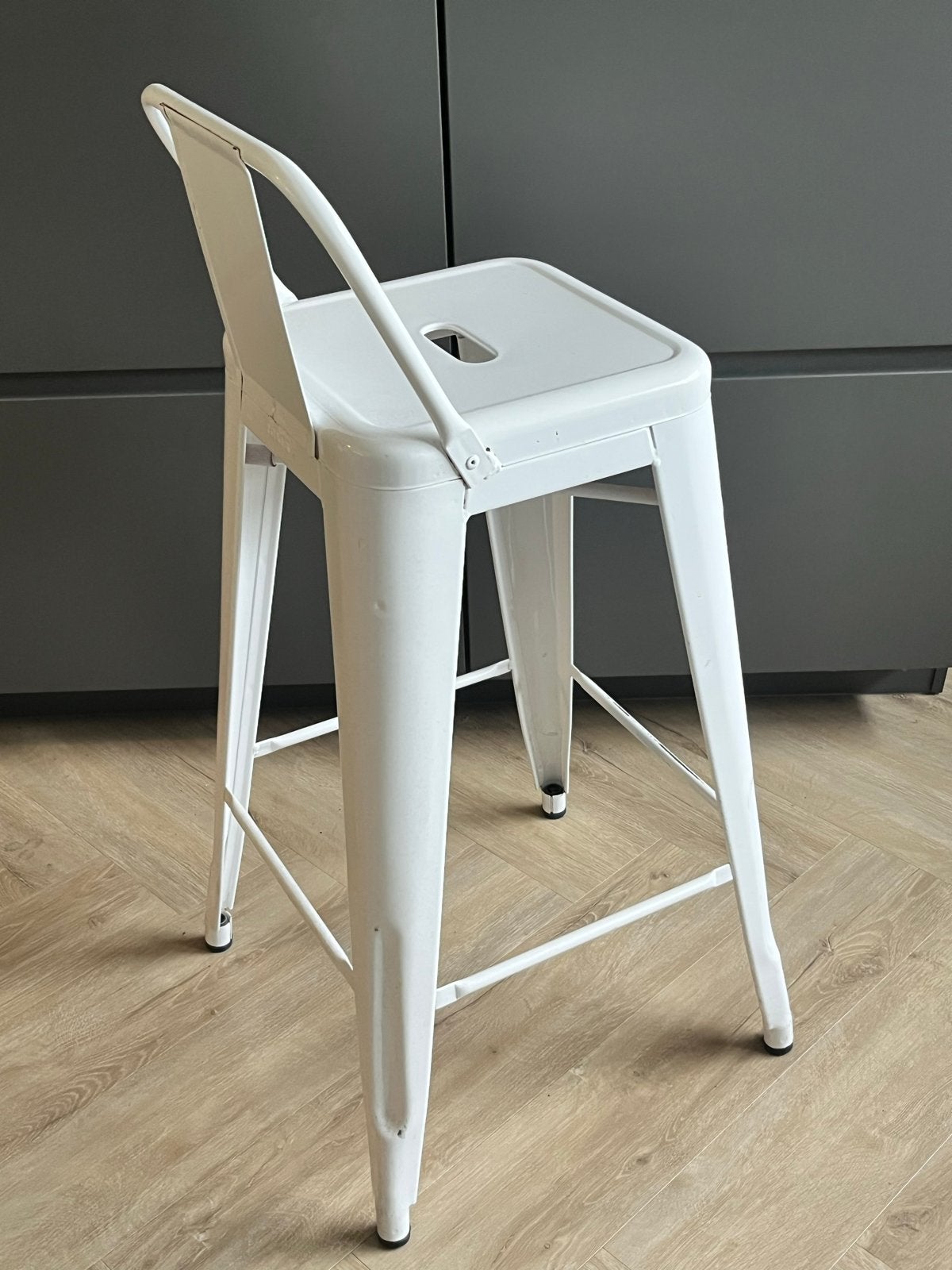Witte metalen barkruk van Tolix, Ophalen, Gebruikt, Met voetsteun, 60 tot 90 cm