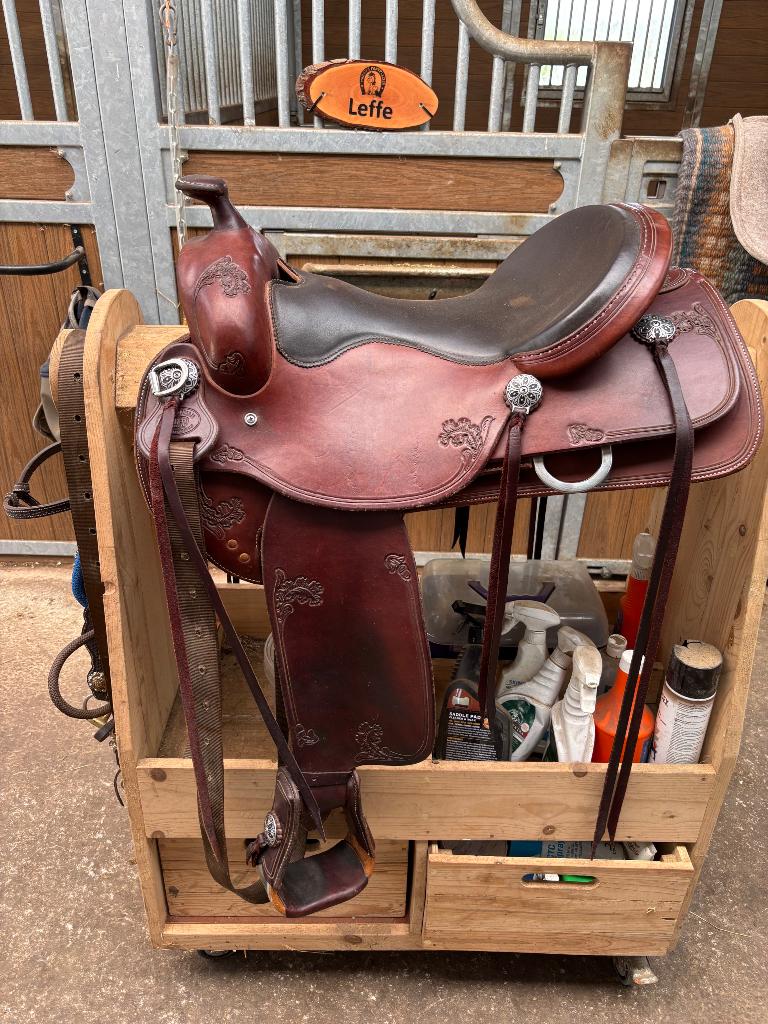 Prachtig R.W Bowman Westernzadel + 3 westernpads, Ophalen, Zo goed als nieuw, Western