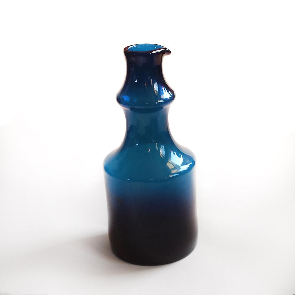 BERTIL VALLIEN glazen karaf. “Blauwe Serie” voor Åfors, Ophalen of Verzenden
