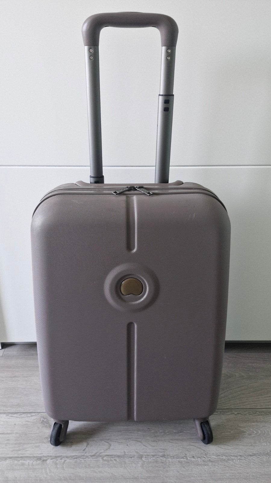 Zeer nette Delsey Cabin Trolley 55 cm - lichtgewicht!, Wieltjes, 50 tot 60 cm, Hard kunststof, Ophalen of Verzenden