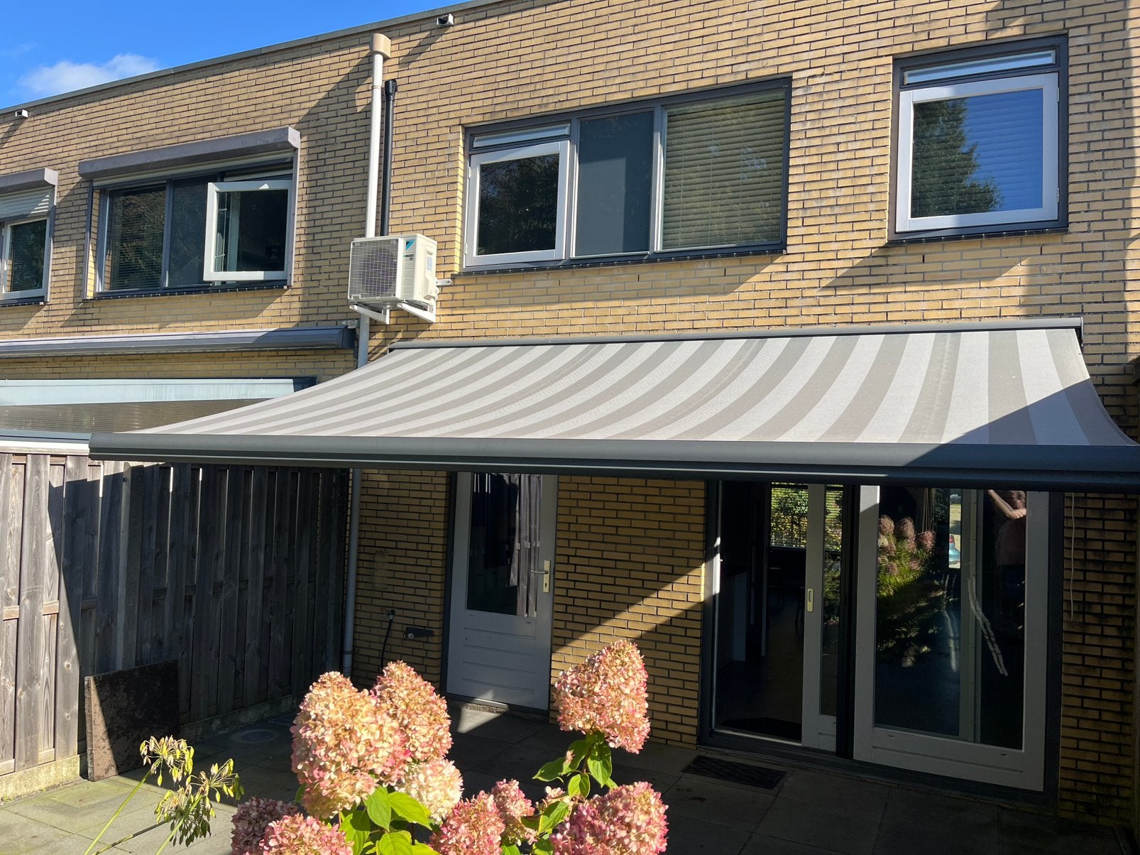 Antraciet zonnescherm 5 meter bij 2,8 meter, Ophalen, 450 cm of meer, Zo goed als nieuw, 150 tot 300 cm