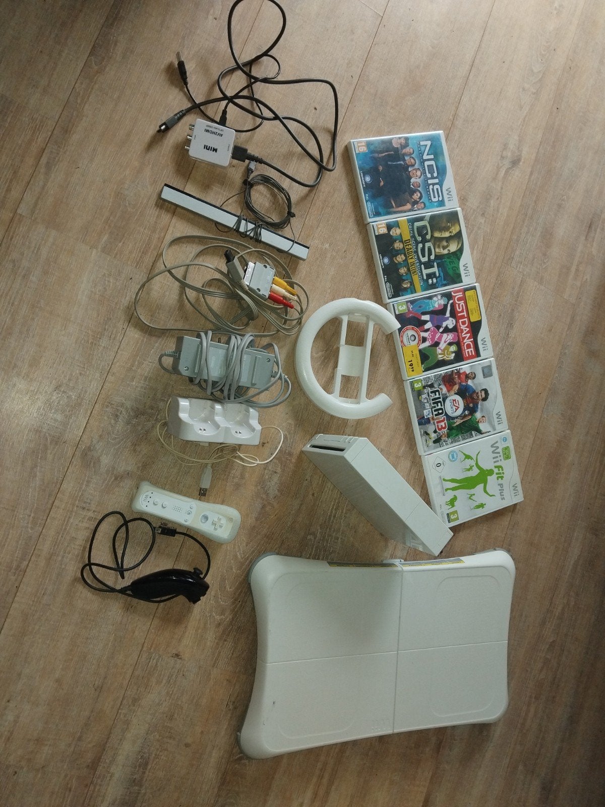 Nintendo wii met spellen balanceboard stuurtje hdmi stekkers, Ophalen, Zo goed als nieuw, Met 1 controller, Met stuurtje