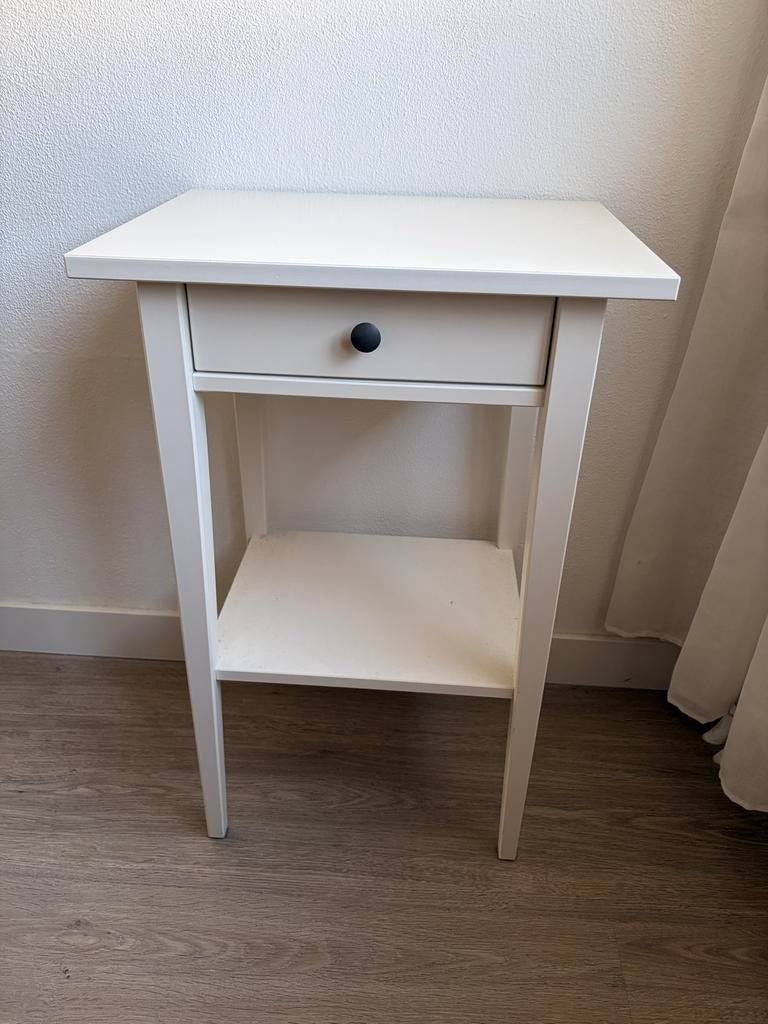IKEA Hemnes Nachtkastje - Wit, Huis en Inrichting, Slaapkamer | Nachtkastjes, Gebruikt, 55 tot 70 cm, Minder dan 45 cm, Hout, Ophalen of Verzenden