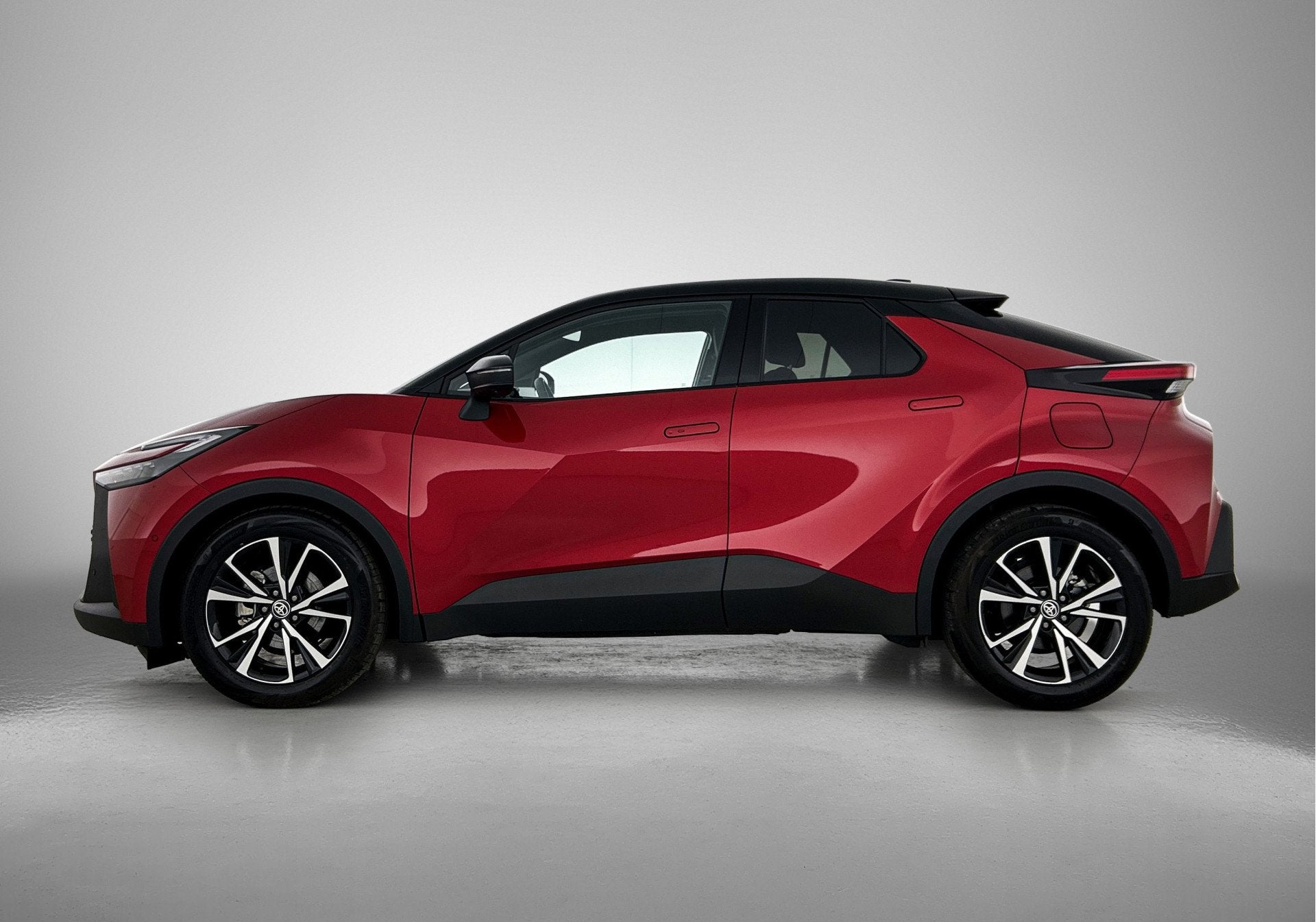 Toyota C-HR 1.8 Hybrid 140 First Edition | Full LED Adaptive, Auto's, 12 maanden, Stof, 4 cilinders, 122 pk