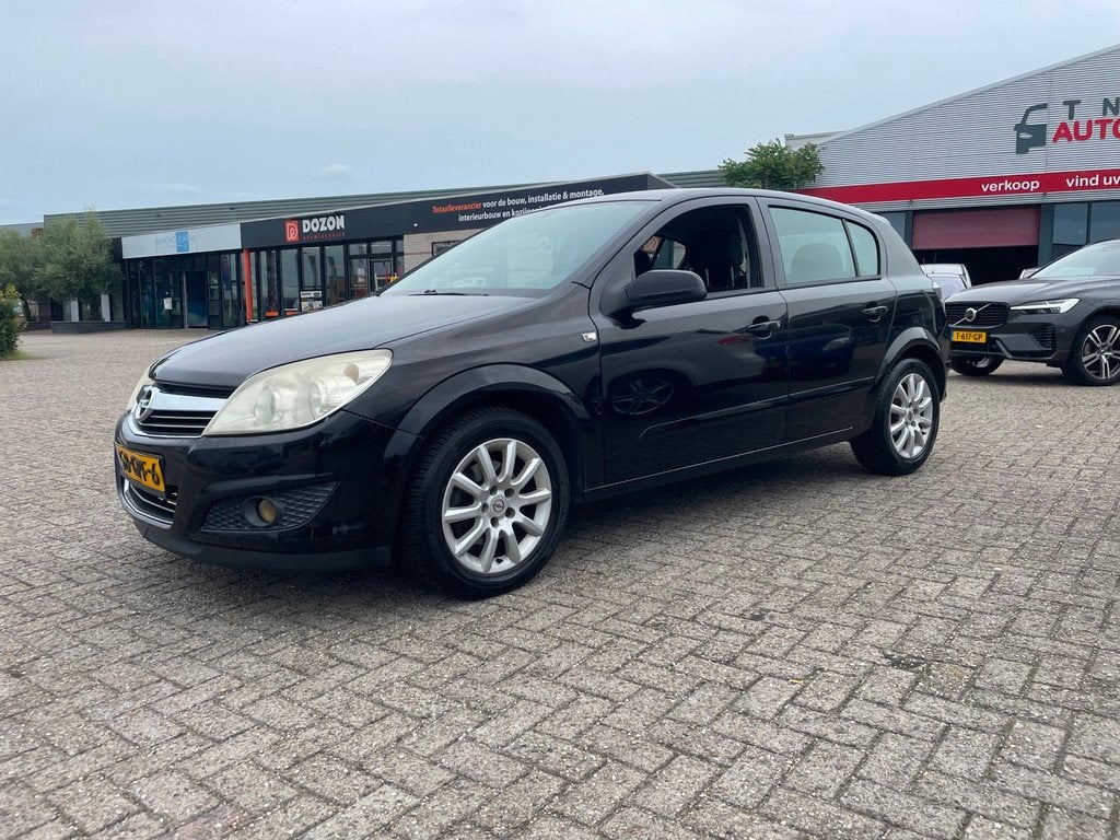 Opel Astra 1.6 Temptation airco navi, Voorwielaandrijving, 15 km/l, Gebruikt, 4 cilinders