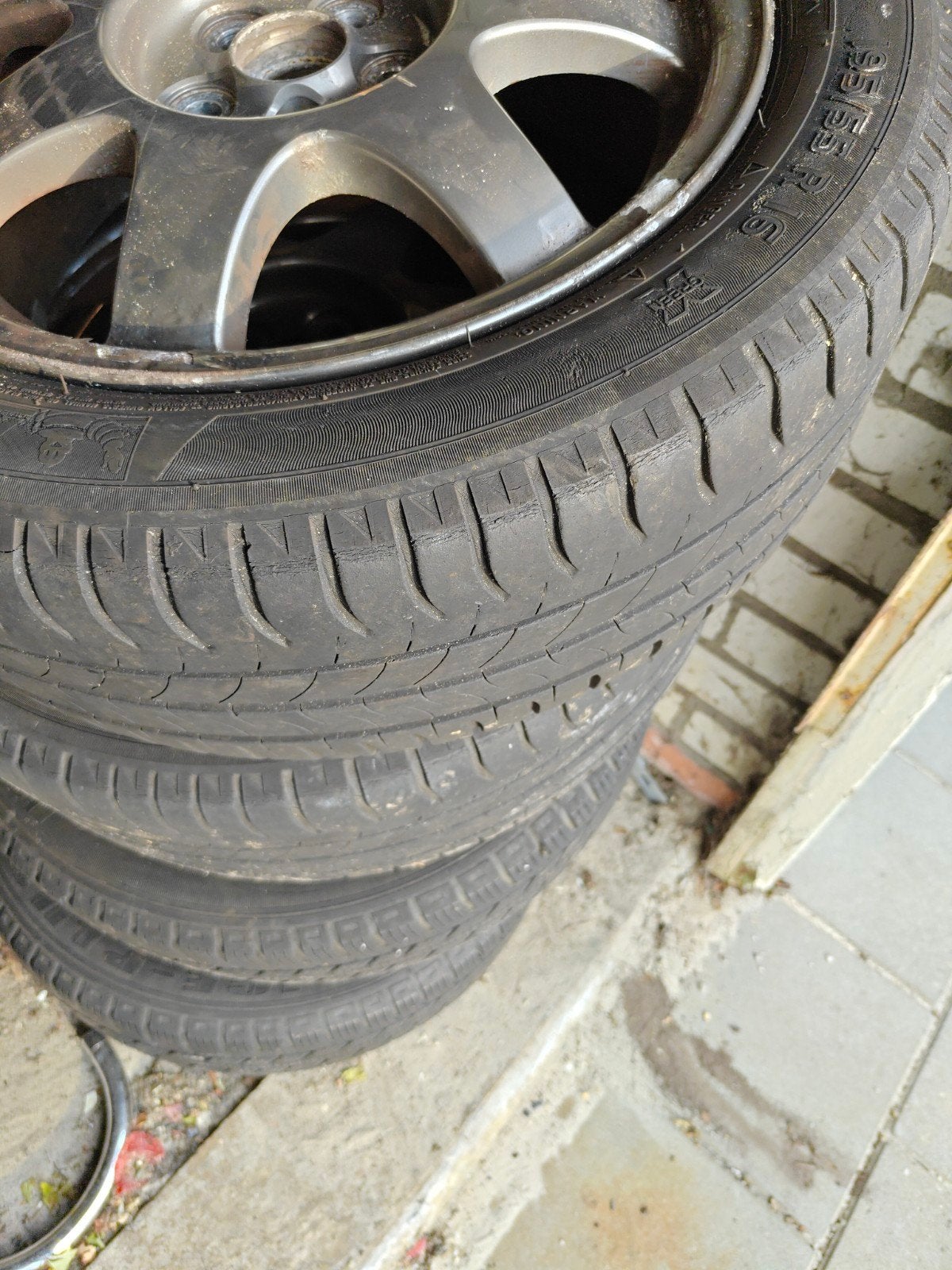 Toyota Prius (2004-2009) 16 inch velgen met banden, Auto diversen, Wieldoppen, Ophalen of Verzenden, Zo goed als nieuw