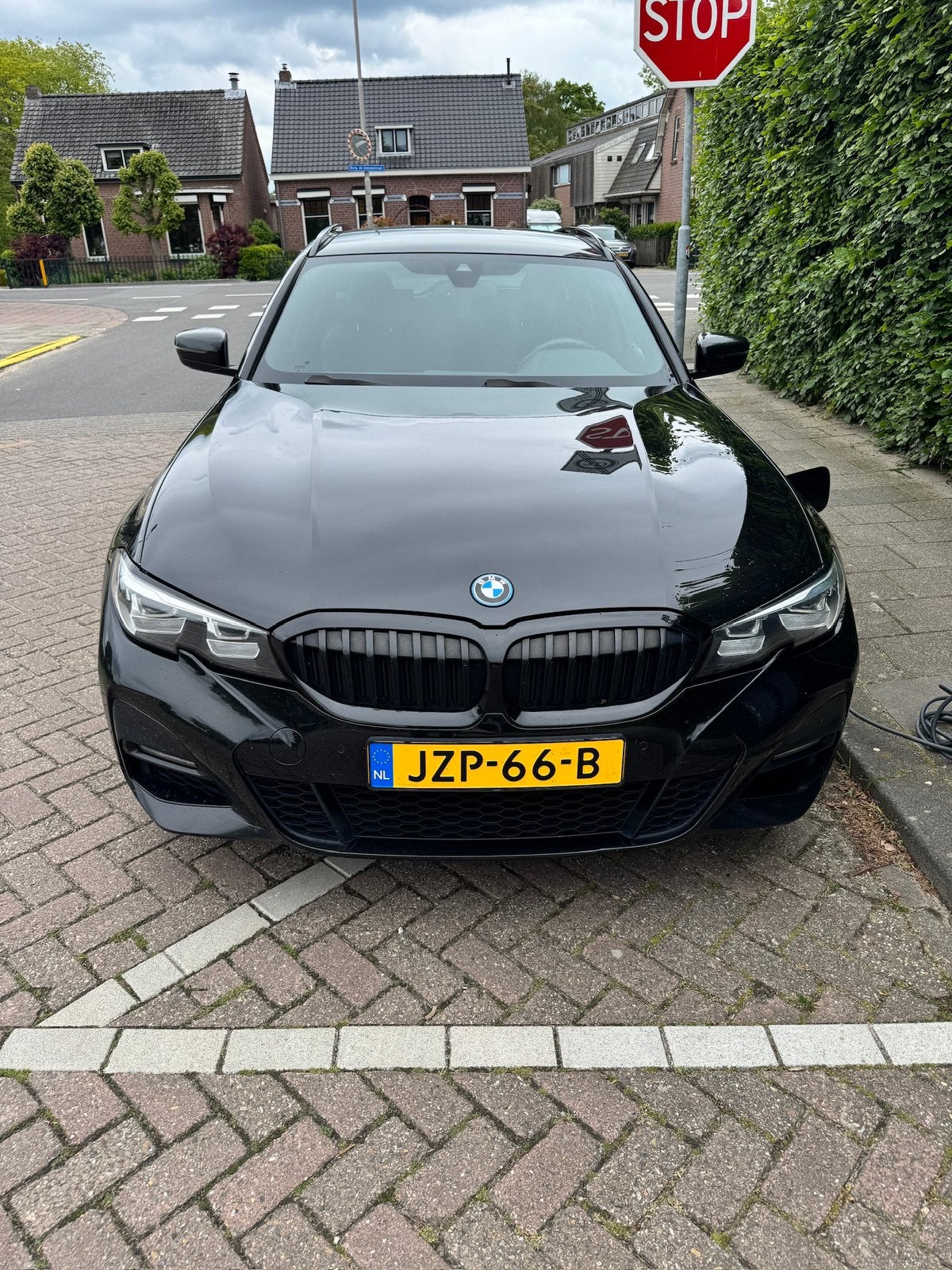 BMW 3-Serie 330e M Sport M Brakes 19”, 1998 cc, Achterwielaandrijving, 4 cilinders, Zwart