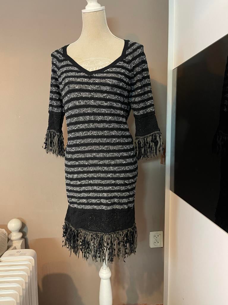 Zwart-zilveren jurk met franjes, Kleding | Dames, Maat 38/40 (M), Zwart, Ophalen of Verzenden, Zo goed als nieuw