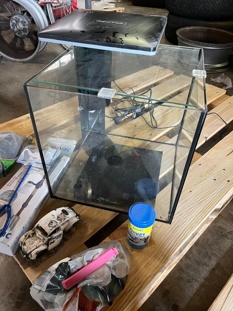 Qubiq 30 led aquarium, Dieren en Toebehoren, Ophalen, Inclusief deksel, Zo goed als nieuw, Leeg aquarium