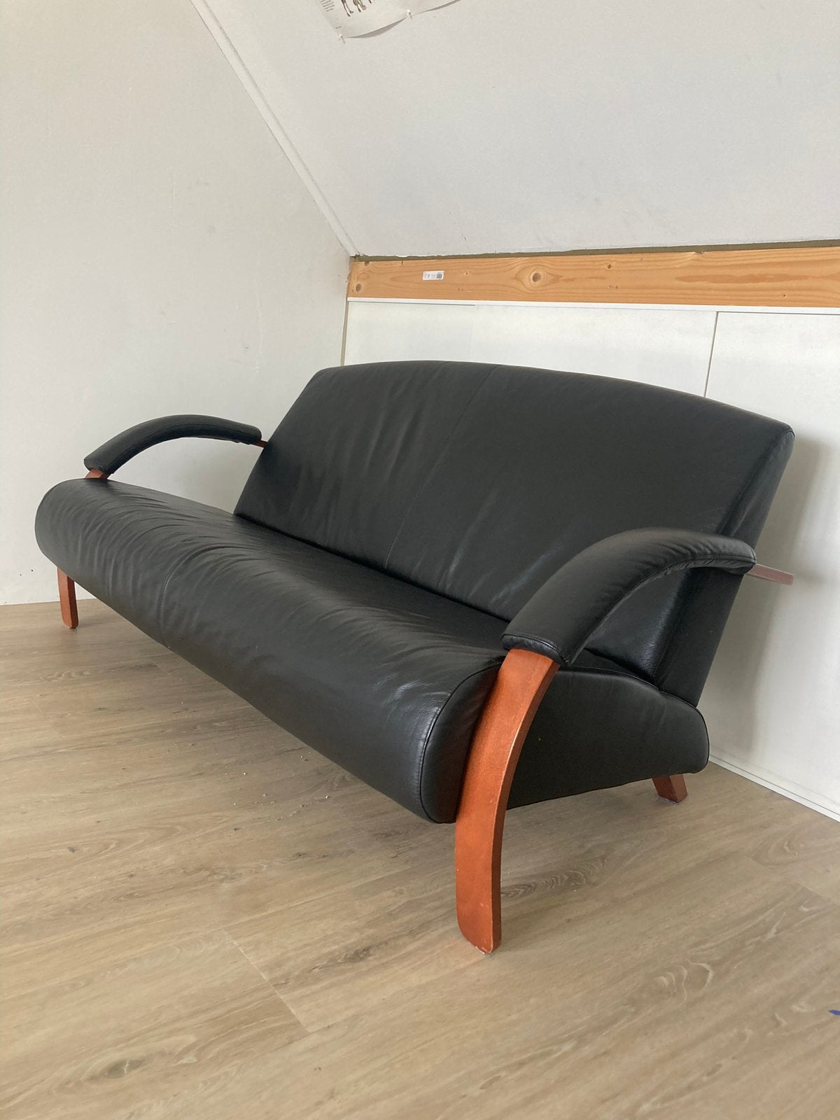 Leren 2,5 zits met houten accenten, Ophalen, Gebruikt, 150 tot 200 cm, Driepersoons
