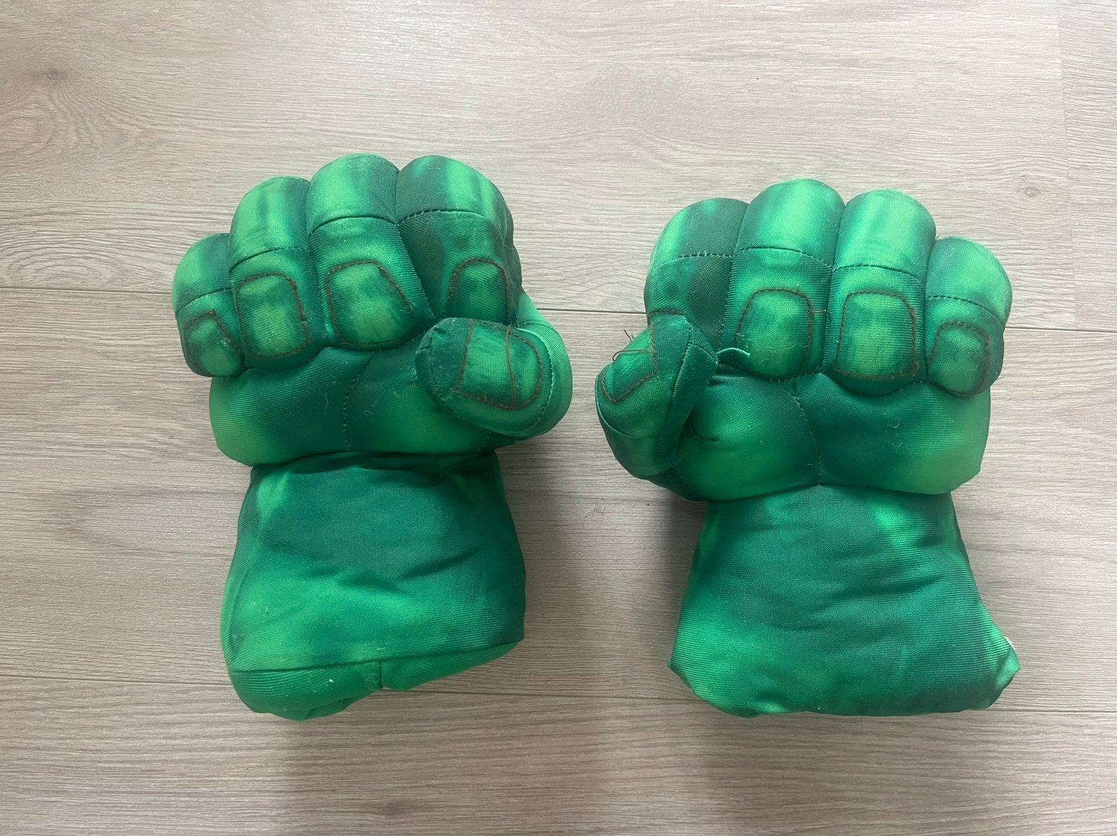 Hulk vuisten - Groene superhelden handschoenen, Ophalen of Verzenden, Gebruikt