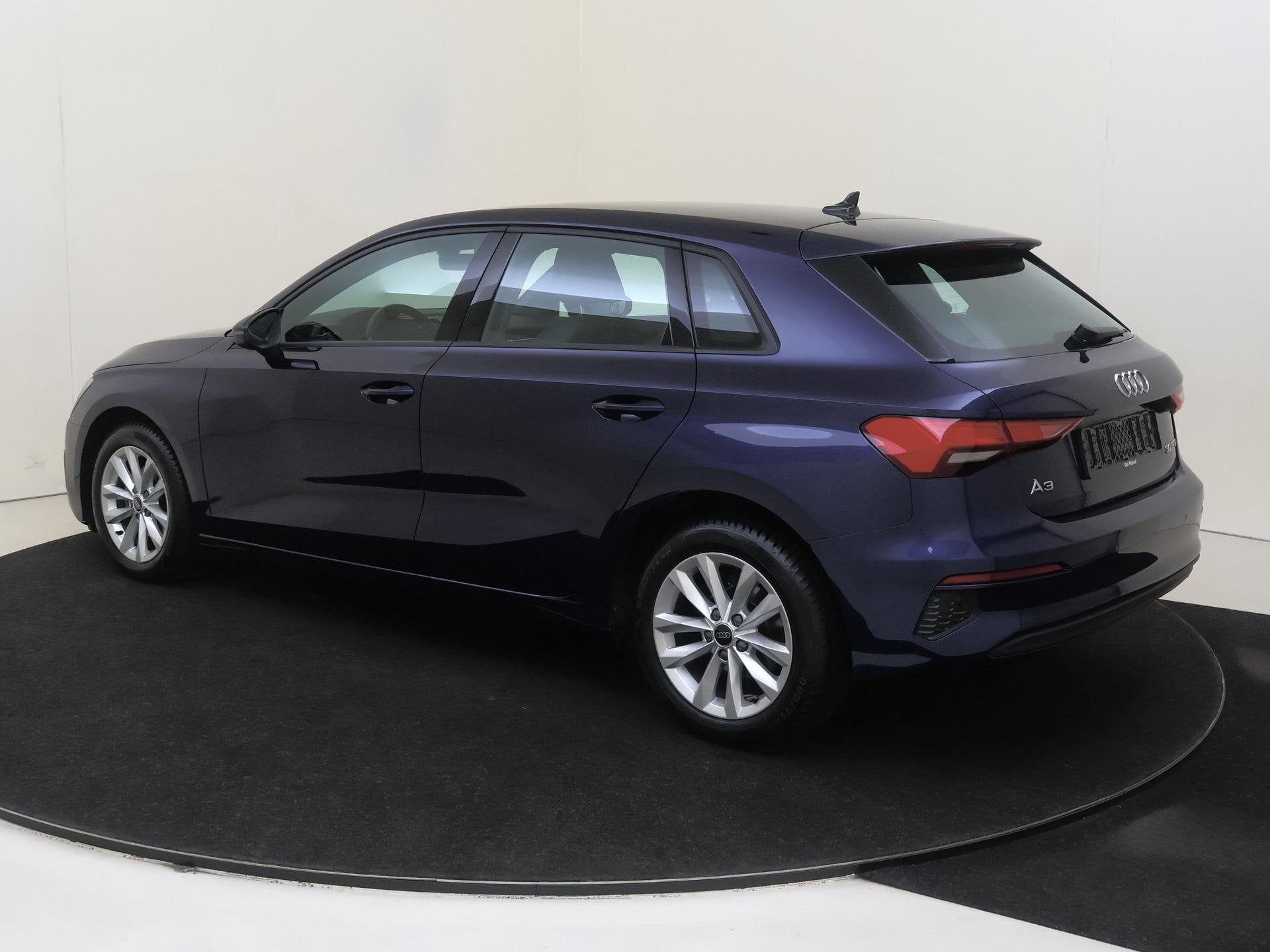 Audi A3 Sportback 30 TFSI Advanced edition | leder | navigat, Voorwielaandrijving, 1195 kg, Gebruikt, Blauw