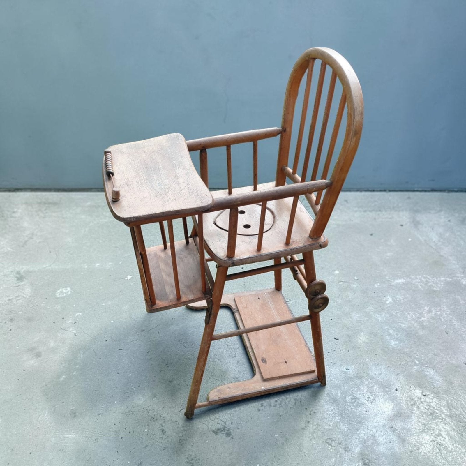 Vintage Mid Century houten kinderstoel ombouwen tot tafel, Kinderen en Baby's, Ophalen, Zo goed als nieuw, Overige typen