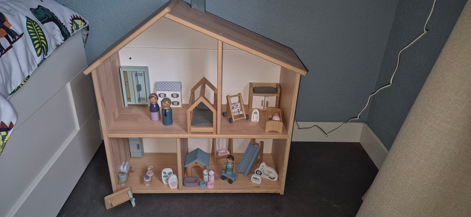 Houten Poppenhuis met Meubels en Poppetjes, Kinderen en Baby's, Speelgoed | Poppenhuizen, Ophalen of Verzenden