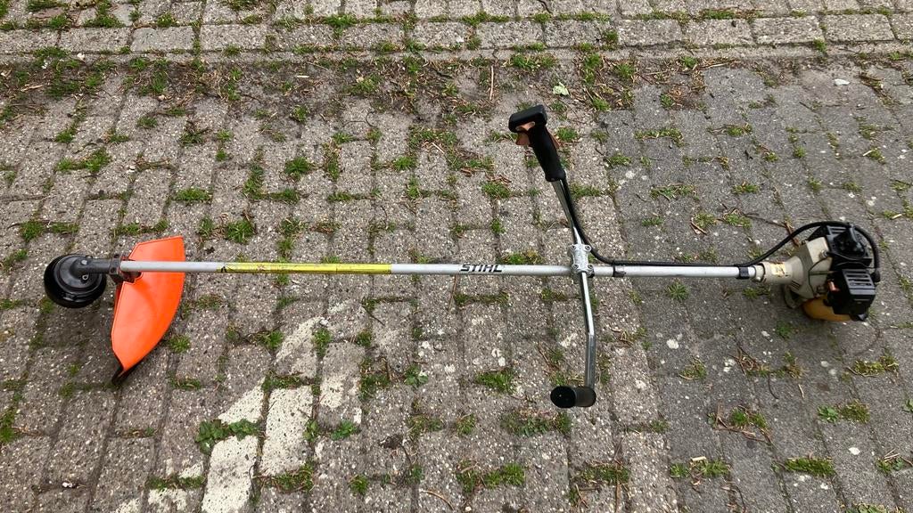Stihl FS 66 Benzine Bosmaaier - Krachtig en Betrouwbaar, Ophalen, Cirkelmaaier, Gebruikt, Benzine-grasmaaier