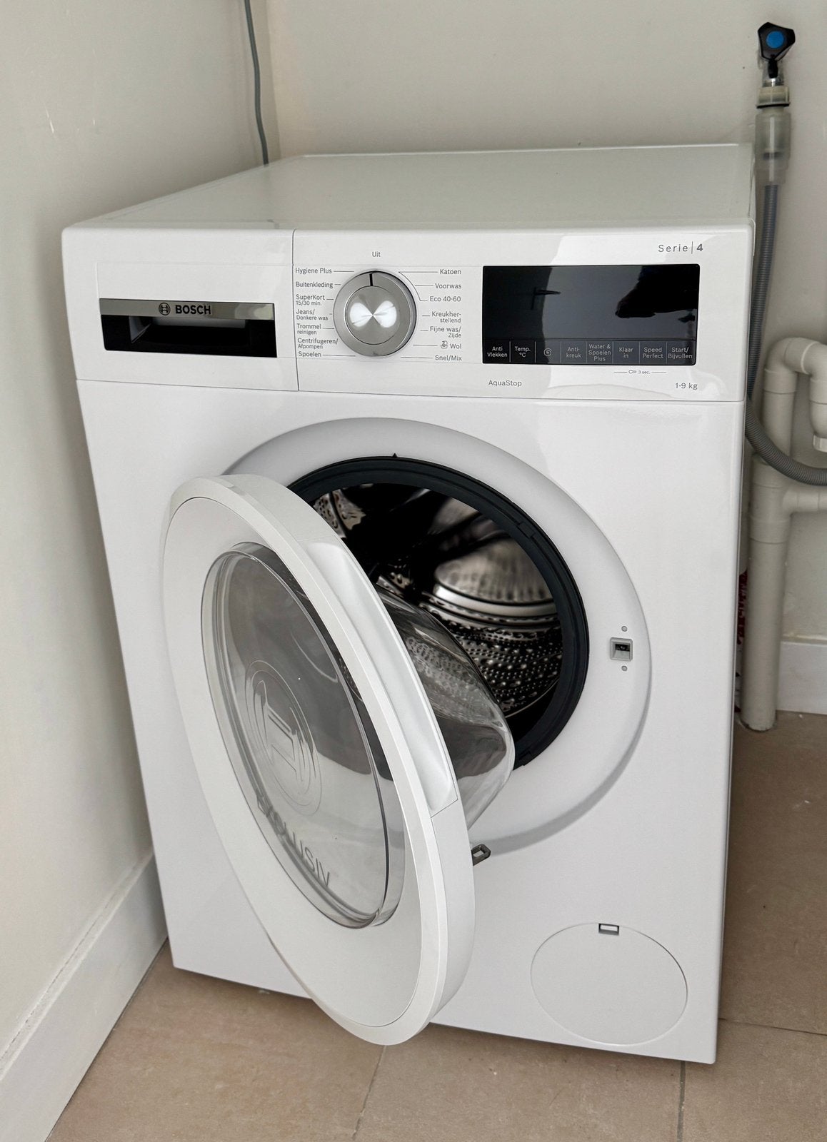 Bosch Serie 4 wasmachine, model WGG04409NL, Witgoed en Apparatuur, Ophalen, 1200 tot 1600 toeren, 8 tot 10 kg, Zo goed als nieuw