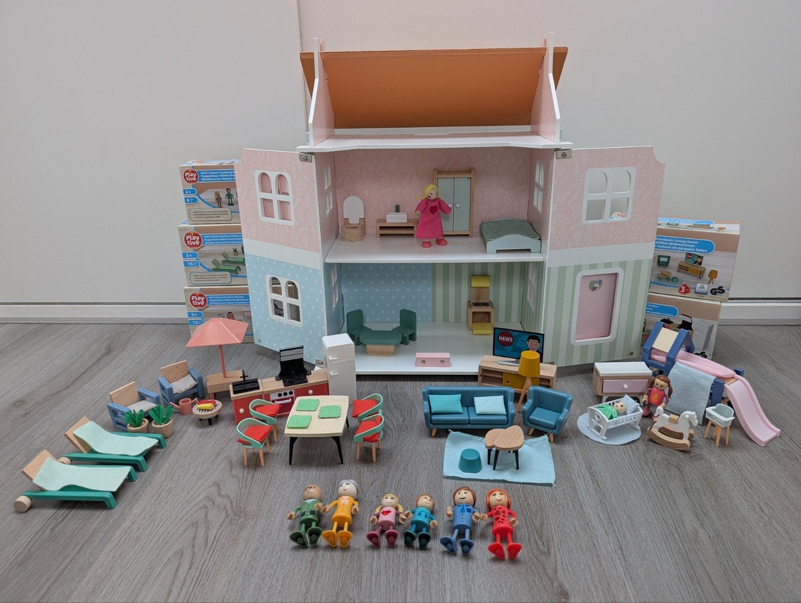 Poppenhuis met 5x set Playtive, Ophalen of Verzenden, Zo goed als nieuw, Poppenhuis