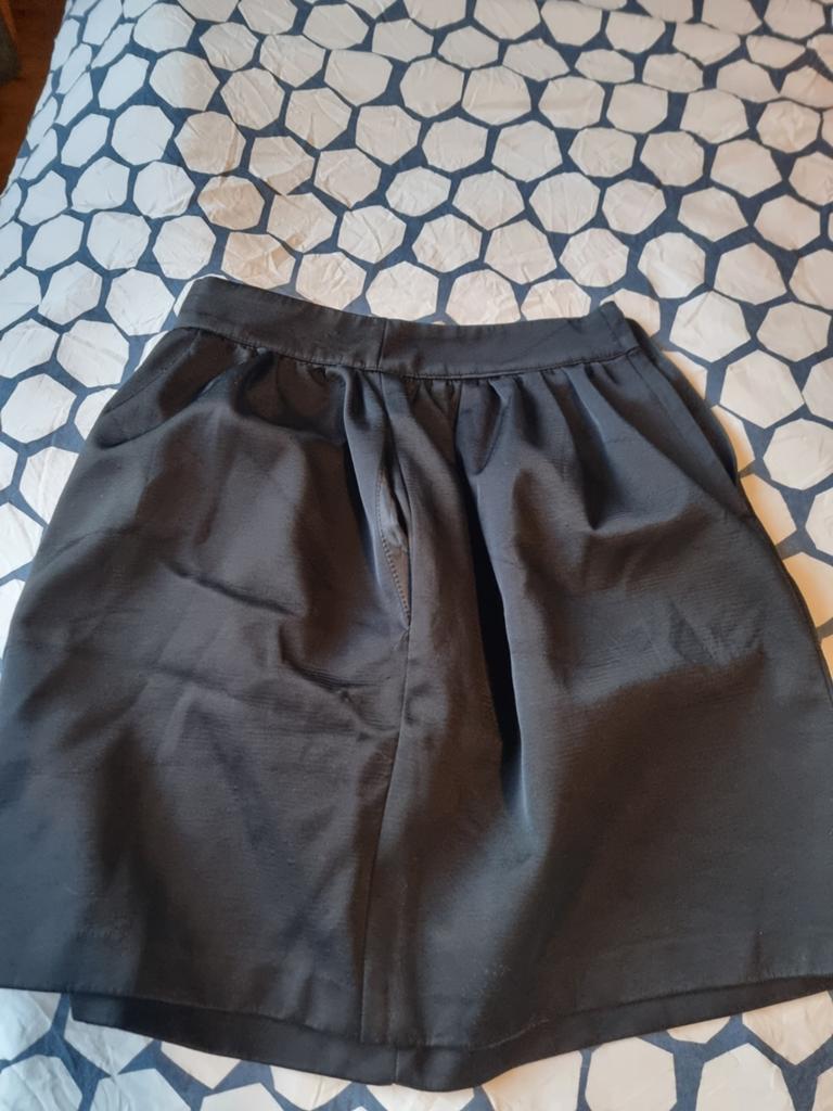Zwarte A-lijn rok met zakken, Kleding | Dames, Rokken, H&M, Zwart, Ophalen of Verzenden, Zo goed als nieuw