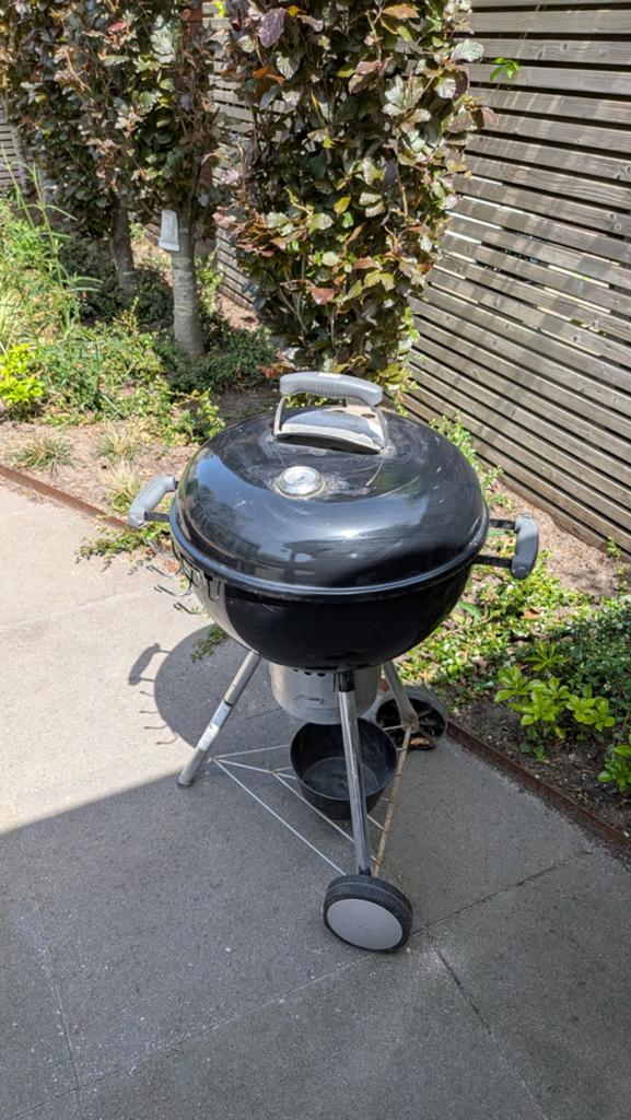 Weber barbecue 47 cm met regenhoes en starter, Tuin en Terras, Barbecue-accessoires, Ophalen, Gebruikt, Weber