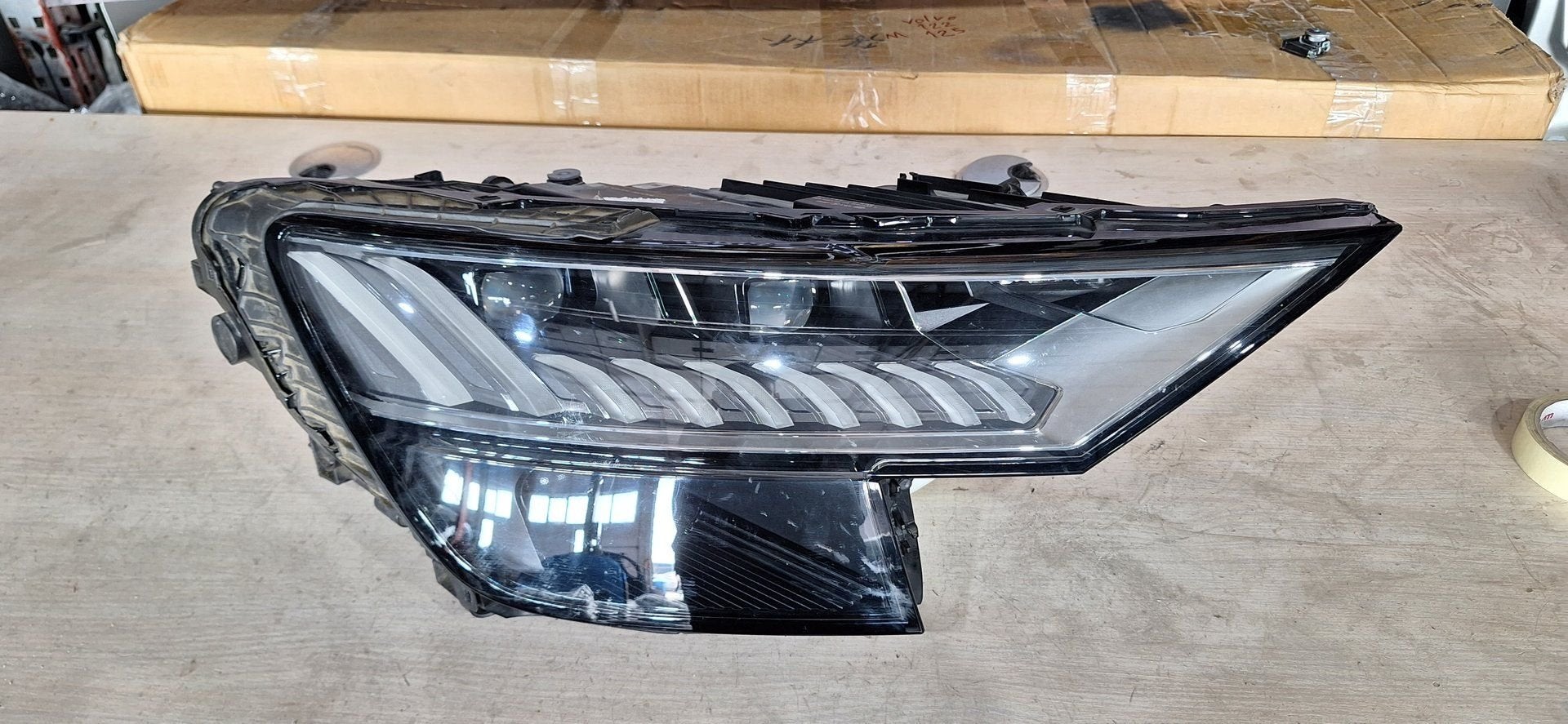 AUDI Q8 MATRIX LED KOPLAMP, Gebruikt, -, -, -