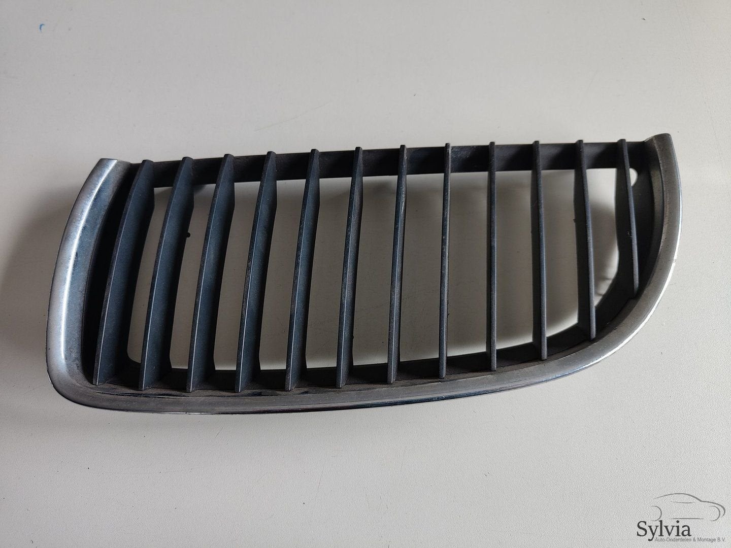Nier Grille links met chroomraam en zwarte strepen BMW E90 E, Gebruikt, -, -, Ophalen of Verzenden