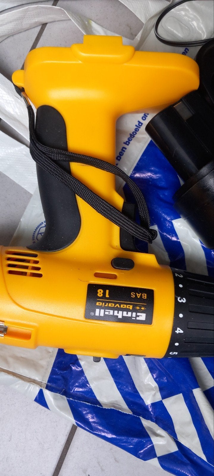 Einhell Bavaria BAS 18 Accuboormachine met 2 accu's en lader, Ophalen of Verzenden, Gebruikt, Minder dan 400 watt, Boor- en Schroefmachine