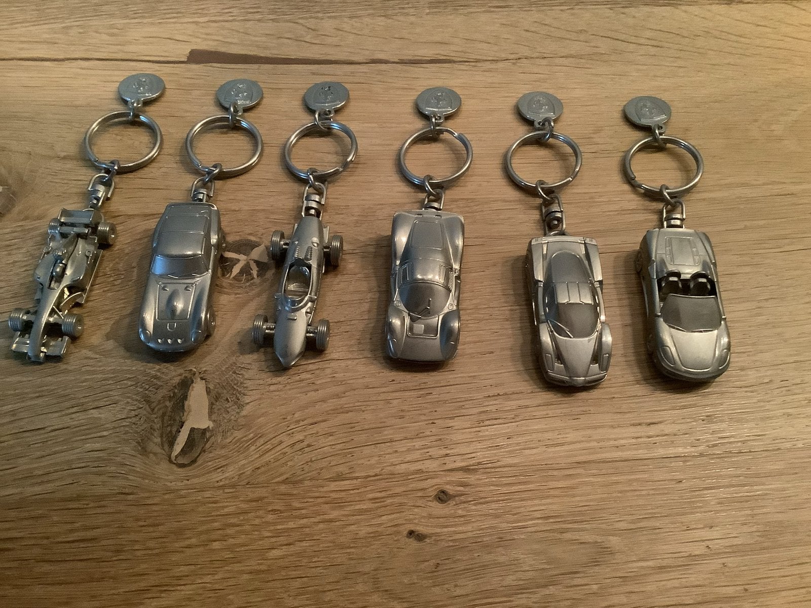 Set van 6 metalen autosleutelhangers Shell/Ferrari, Verzamelen, Ophalen of Verzenden, Zo goed als nieuw, Auto's