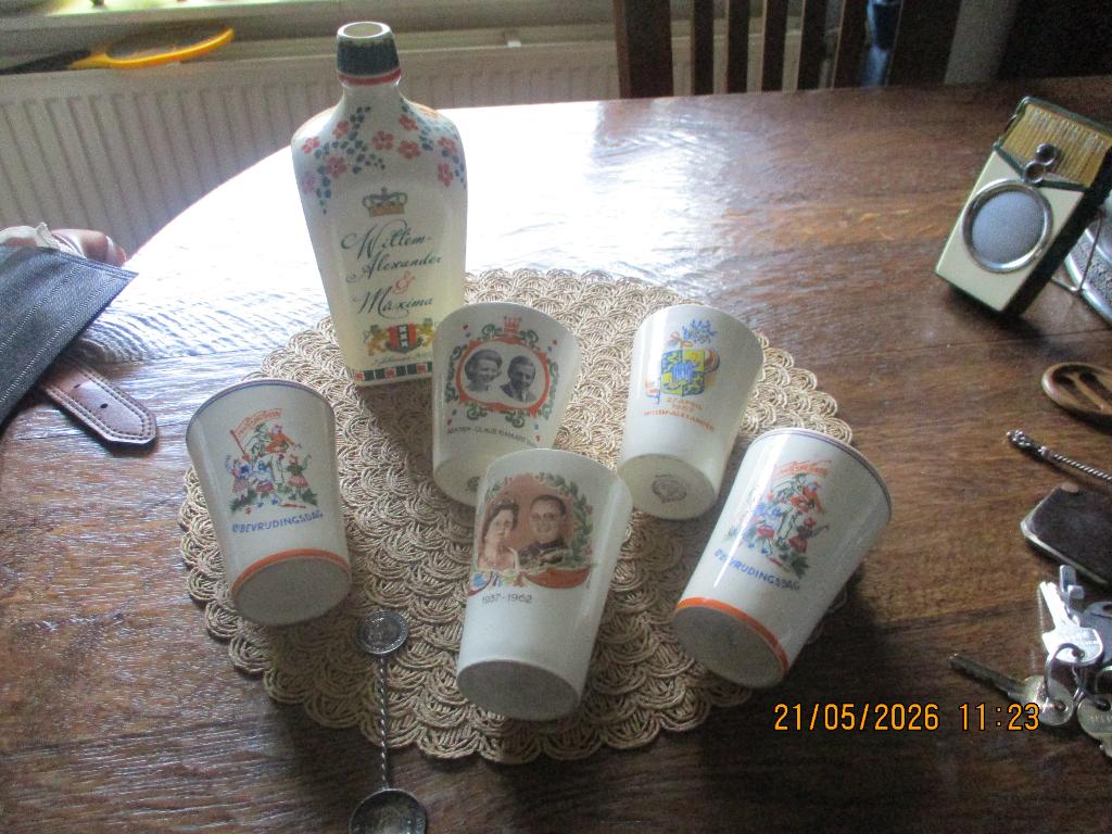lot *konins  huis bekers, Verzamelen, Koninklijk Huis en Royalty, Ophalen of Verzenden, Nederland, Servies