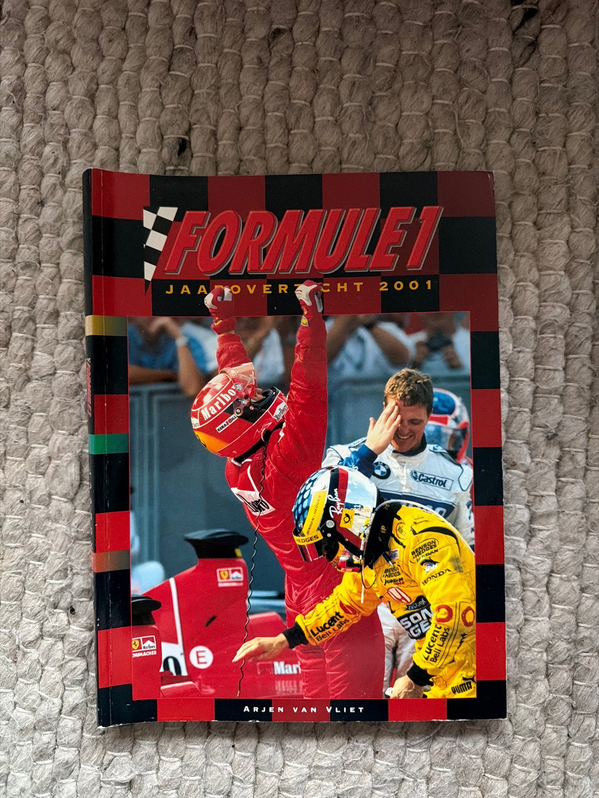 Formule 1 Jaaroverzicht 2001 - Arjen van Vliet, Ophalen of Verzenden, Gelezen, Ferrari