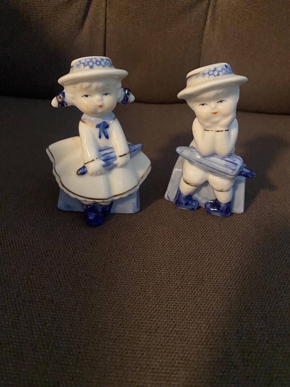 Delfts blauw beeldjes: Jongen en meisje, Ophalen of Verzenden, Gebruikt