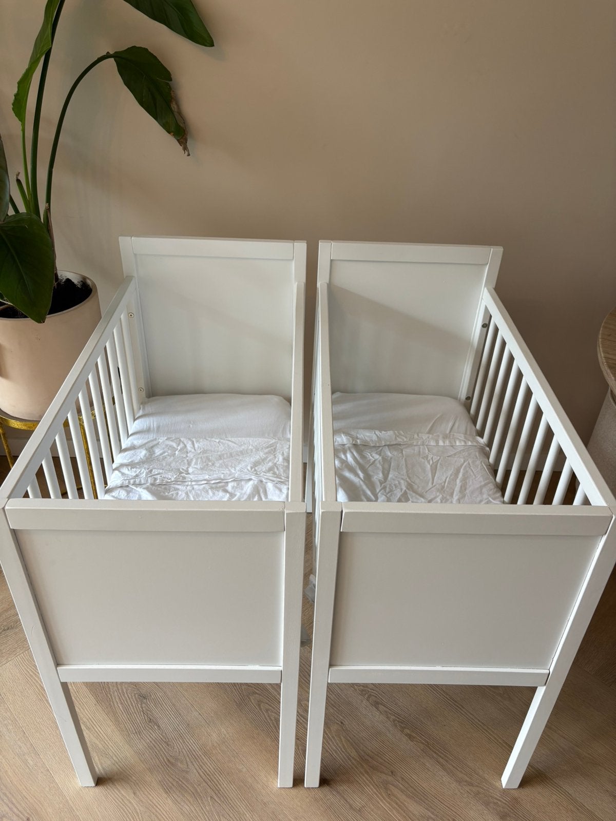 2x Europe Baby Jill wieg tweeling mat wit incl. matras 40x80, Ophalen, Gebruikt