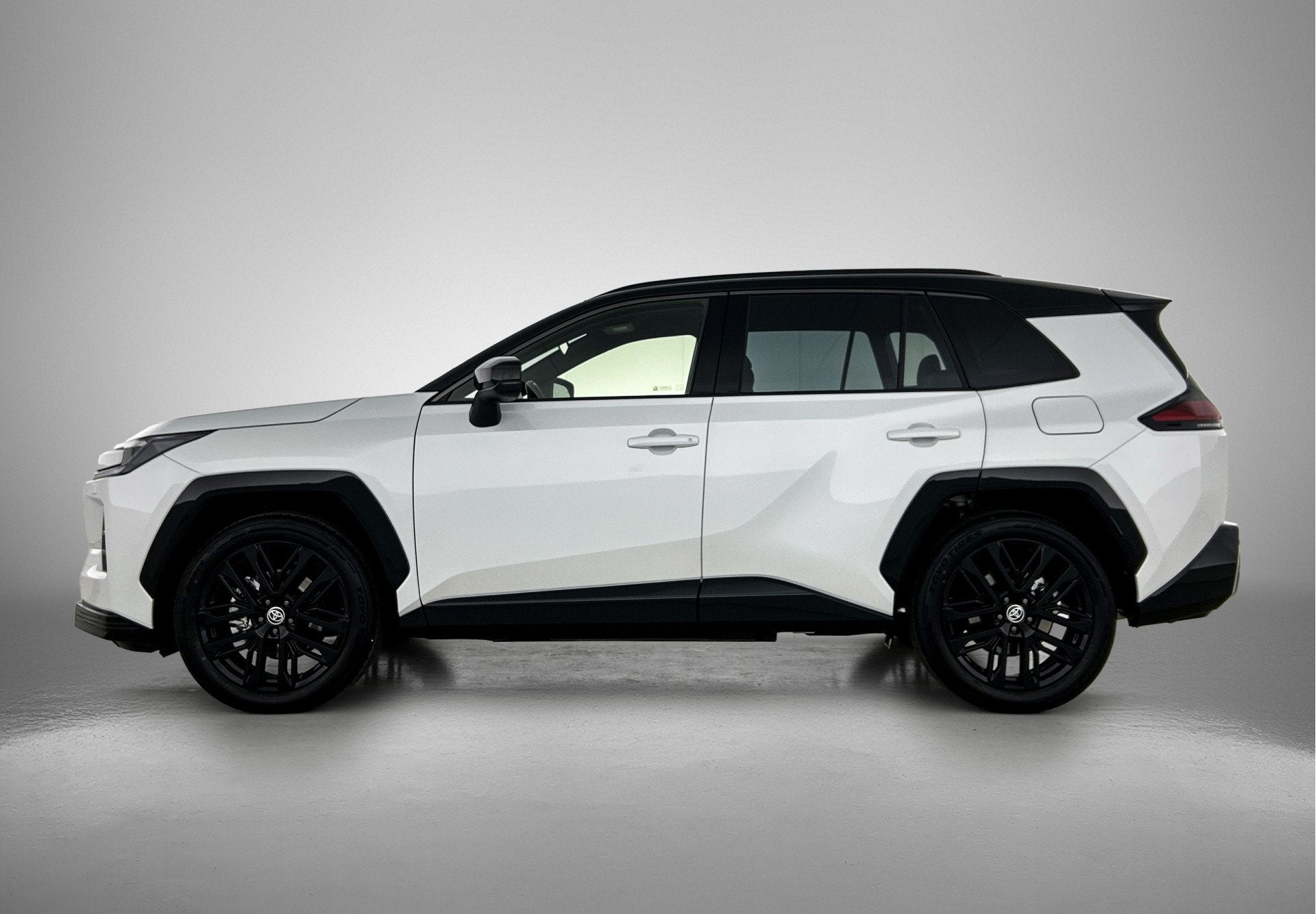 Toyota RAV4 2.5 Hybrid 185 First Edition Limited | Nieuw Mod, Auto's, 12 maanden, Gebruikt, Zwart, 4 cilinders