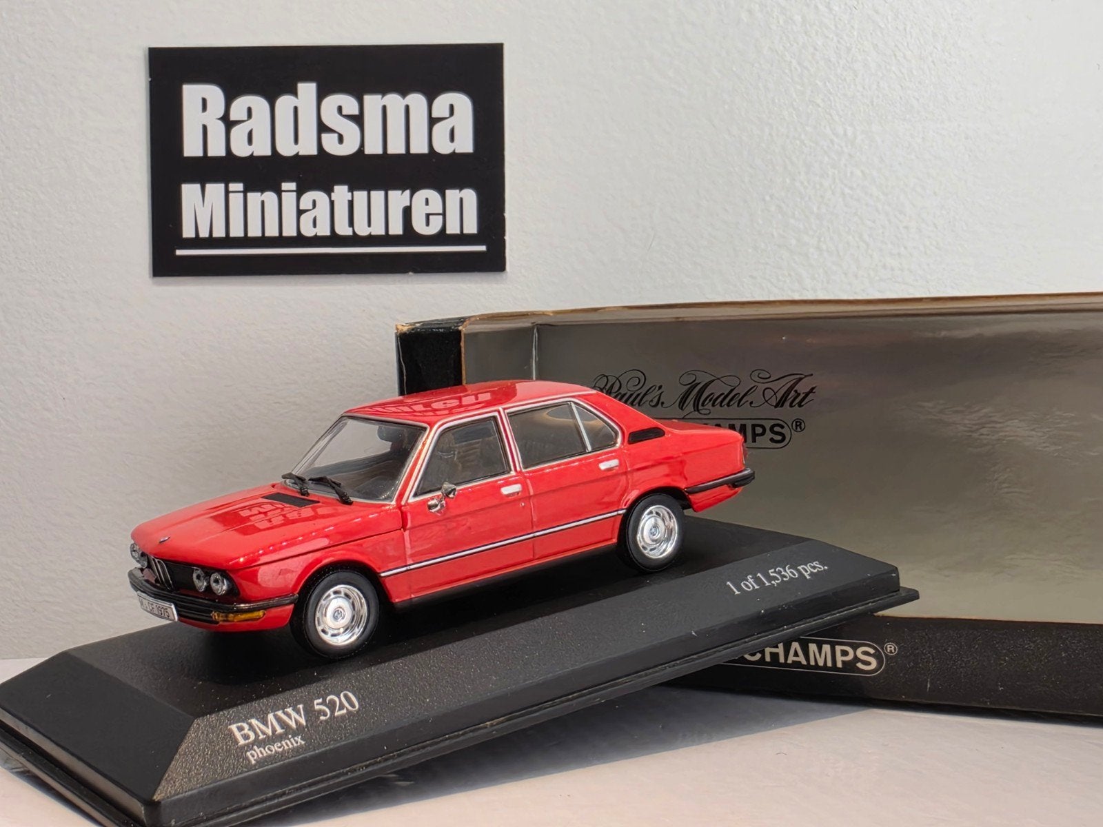 Bmw 520 E12 - Rood - 1:43 Minichamps, Hobby en Vrije tijd, Auto, Ophalen of Verzenden, Zo goed als nieuw, MiniChamps