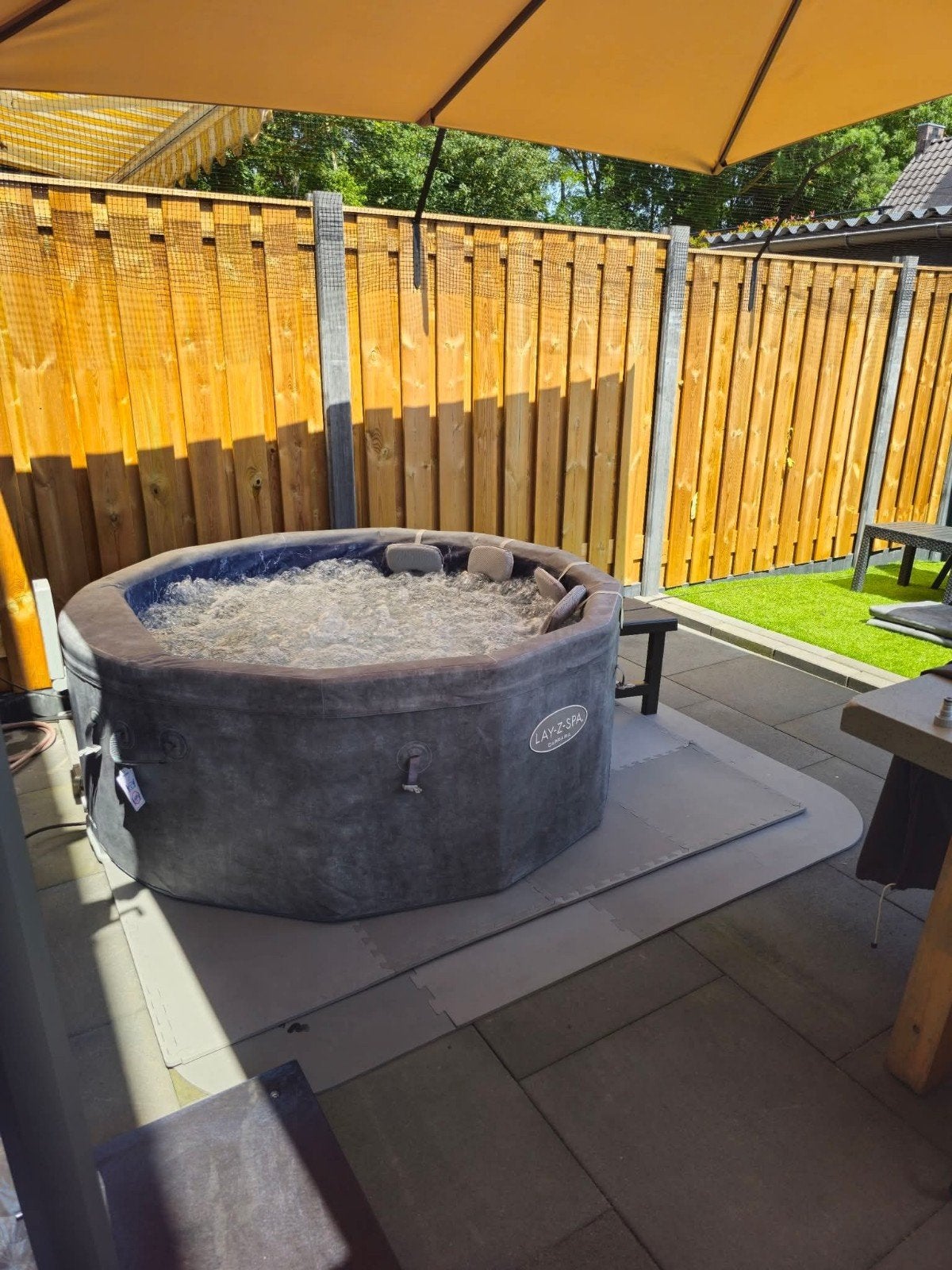 Bestway Carrara Jacuzzi / Spa 4-6pers Schuimwanden, Ophalen, Nieuw, Grondzeil, Opblaasbaar