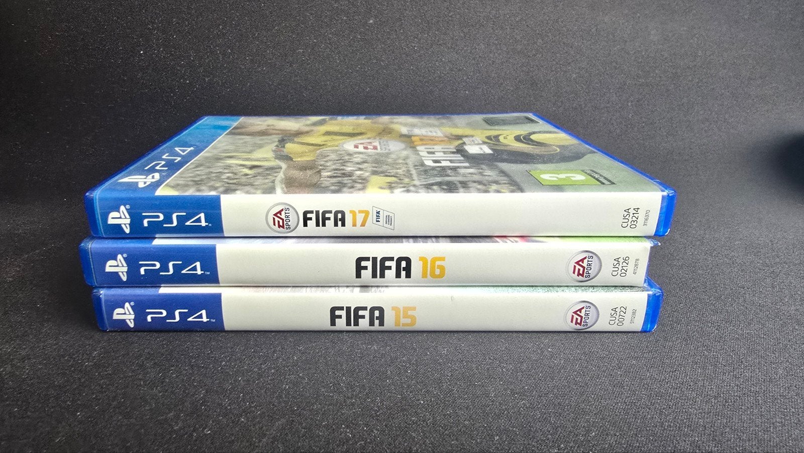 FIFA 15, 16 en 17 PS4 - Voetbalgames, Ophalen of Verzenden, Zo goed als nieuw