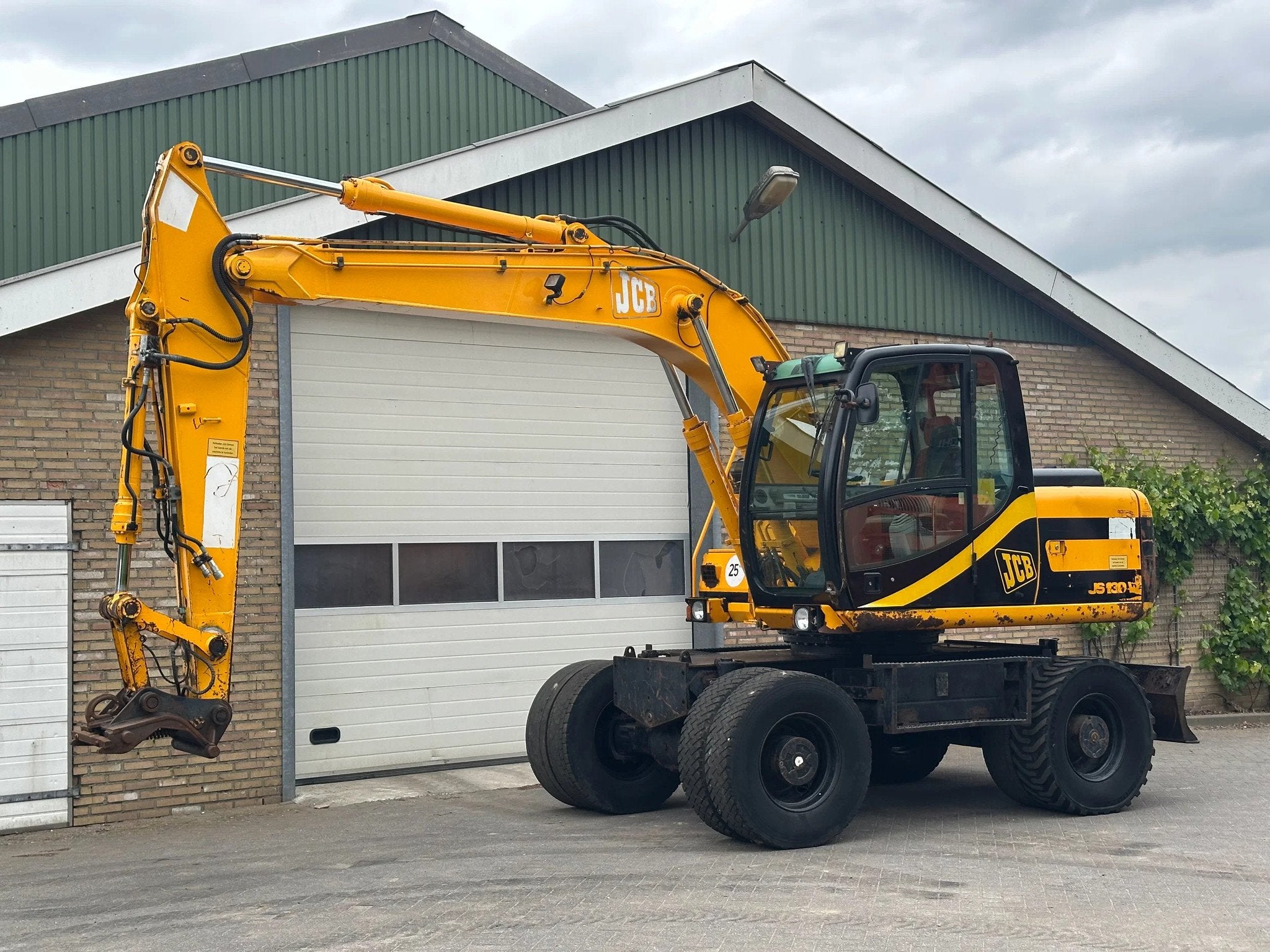 JCB JS130W (bj 1998)